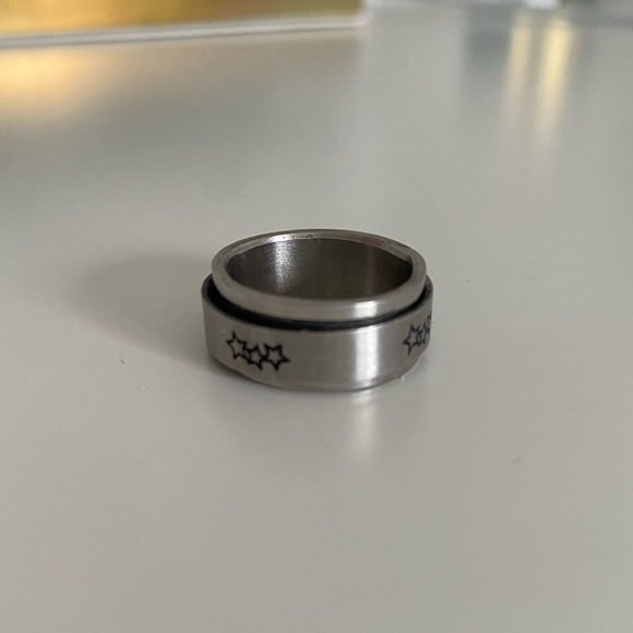 Stainless Steal Fidget Spinner Ring with Stars - Picture 3 of 3